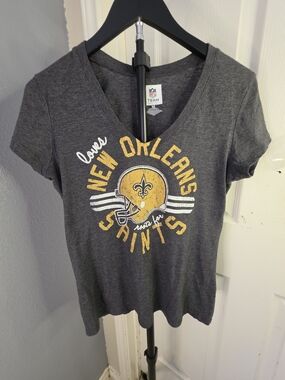 ​New Orleans Saints Women’s V-Neck Shirt M Gray Loves NOLA Roots For Saints NFL